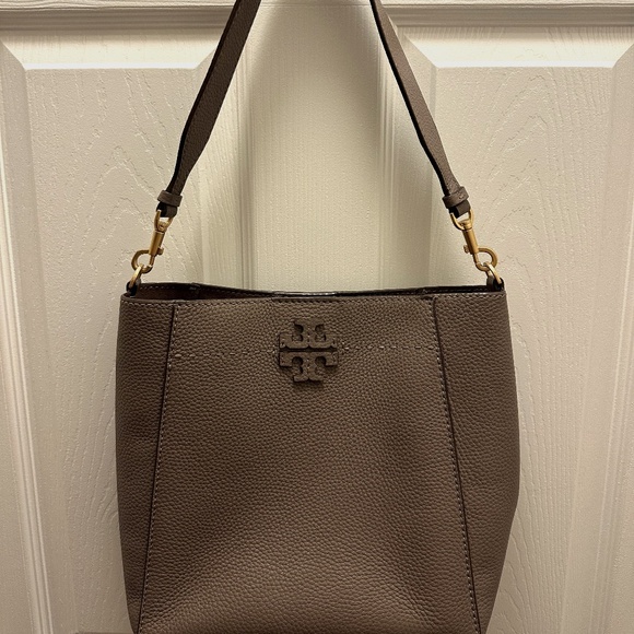 Tory Burch McGraw Bucket Shoulder Bag - Picture 1 of 9